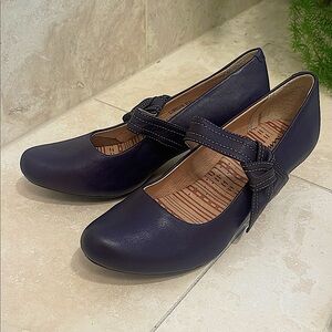 Women's Mary Jane Leather Shoes/ Velcro closure/Comfort/Arch Support